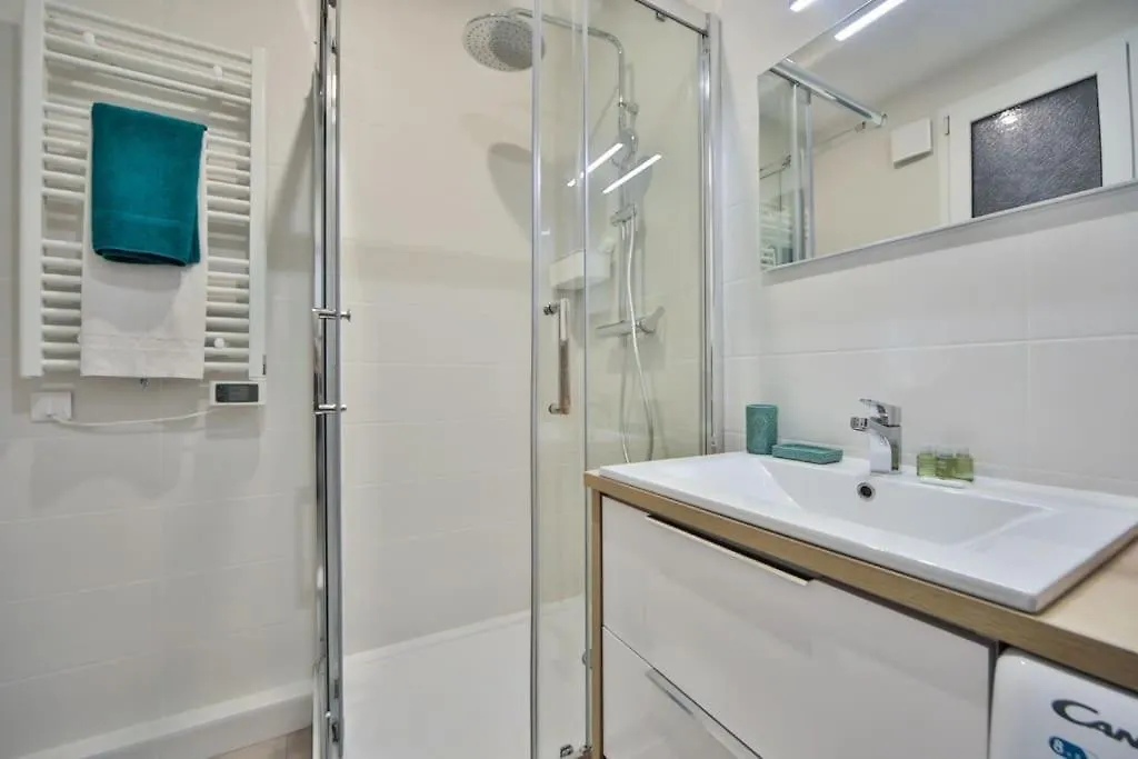 Апартаменты Appartement De Charme Proche Du Canal Saint-Martin Париж