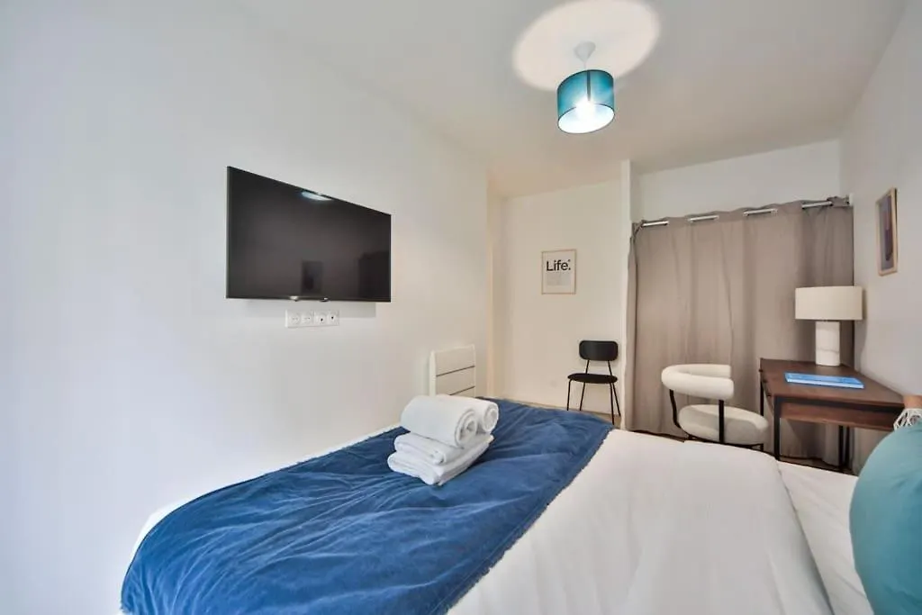 Апартаменты Appartement De Charme Proche Du Canal Saint-Martin Париж